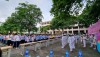 Học sinh toàn khối 5 chào cờ. Tiếng hát Quốc ca trong trẻo vang khắp sân trường tiểu học Trần Quốc Toản.