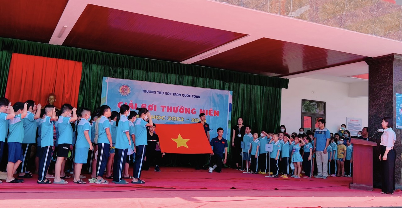 Sôi động giải bơi cấp trường của trường Tiểu học Trần Quốc Toản năm học 2022- 2023